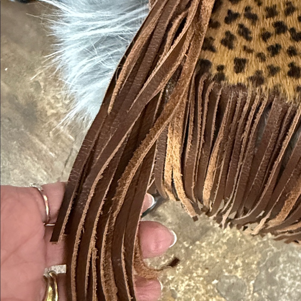 Leopard Print cowhide crossbody purse with fringe - Picture 3 of 5